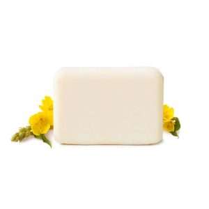 Χειροποίητο σαπούνι ελαιόλαδου με βαλσαμόχορτο, βρόχινο νερό και αλισίβα σε φυσική μπάρα